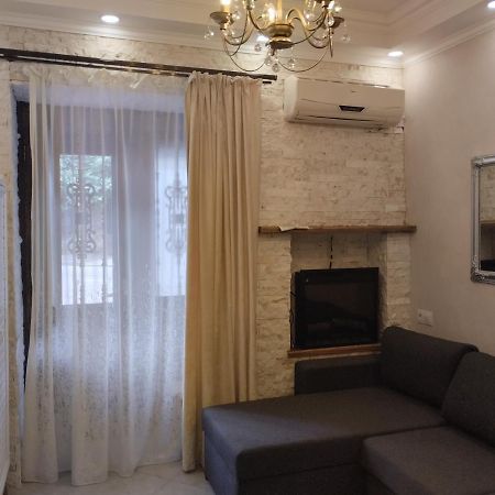 Room In Sololaki Tbilisi Esterno foto